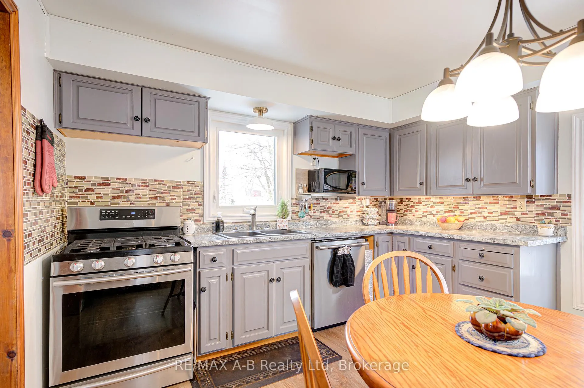 Photo 15 of 36 Huron Street, Huron East, Seaforth — HOMEH