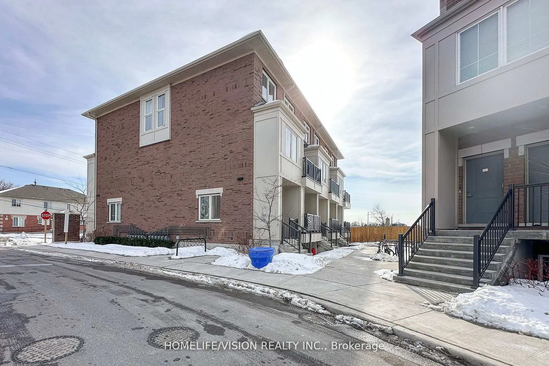 Photo 2 of Unit 12, 490 Beresford Path, Oshawa, Central — HOMEH