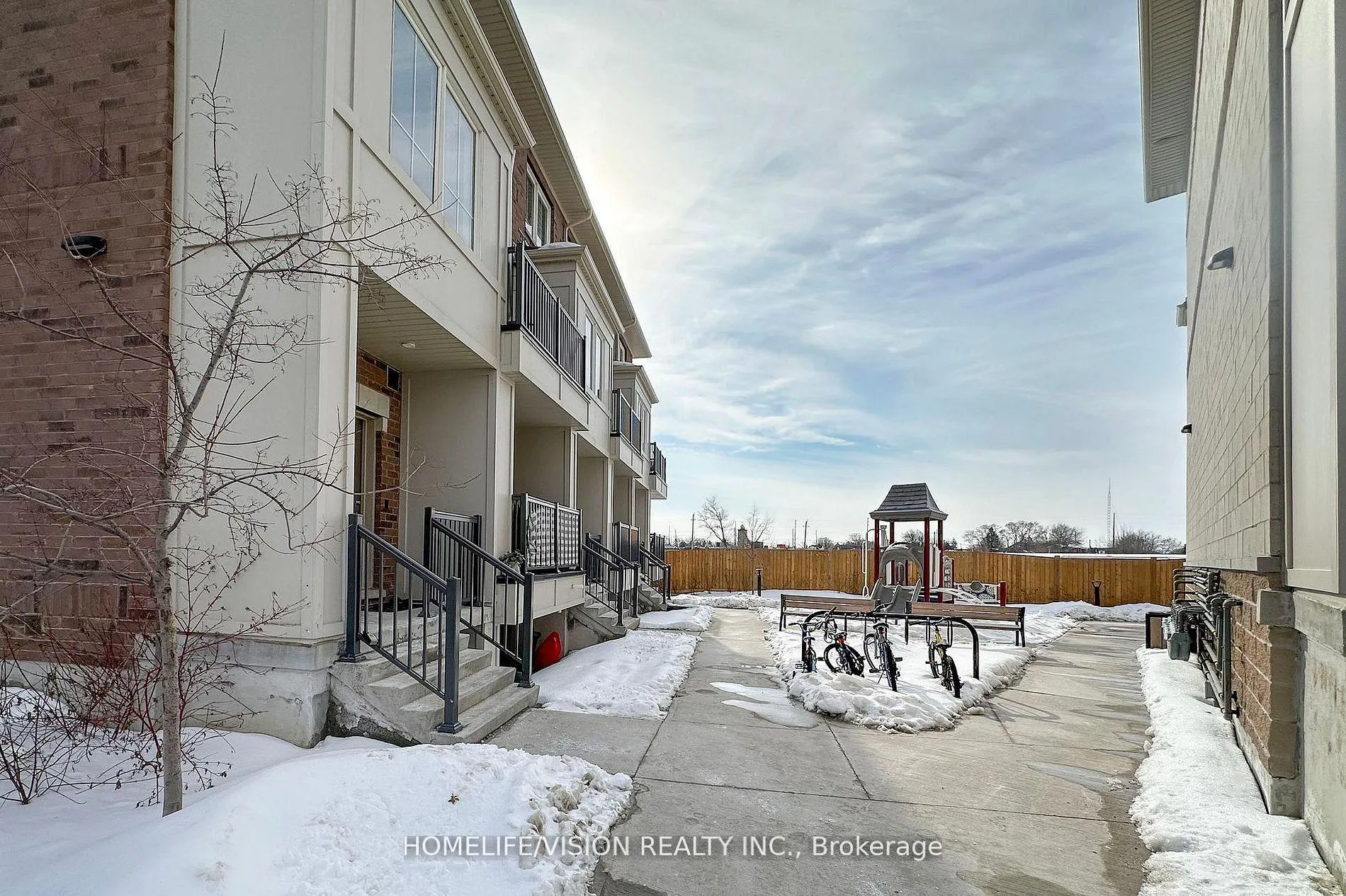 Photo 3 of Unit 12, 490 Beresford Path, Oshawa, Central — HOMEH