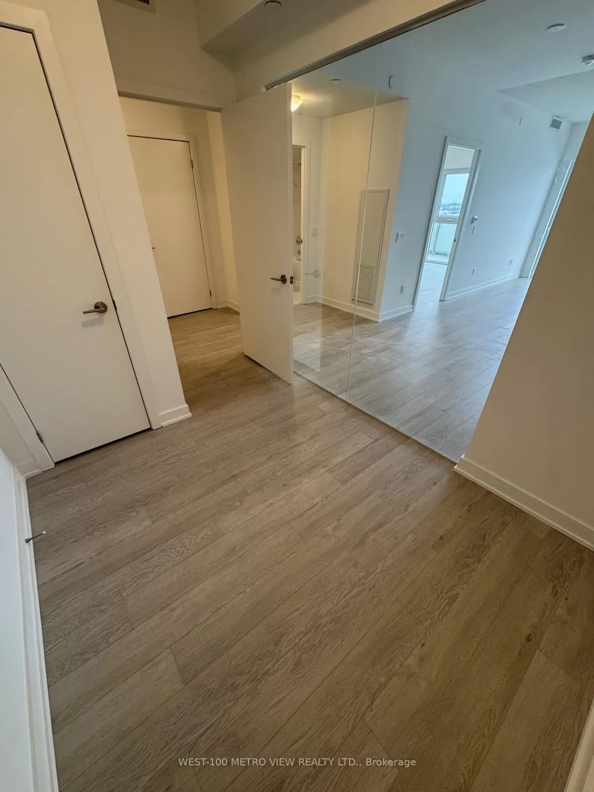 Photo 4 of Unit 1606, 1010 Sandy Beach Road, Pickering, Bay Ridges — HOMEH