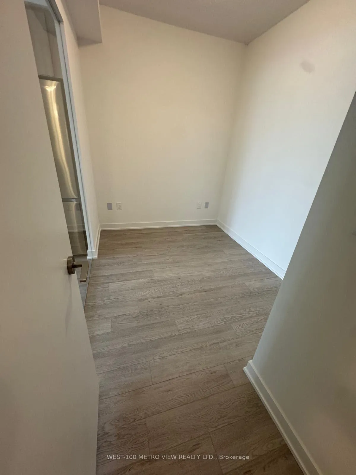 Photo 5 of Unit 1606, 1010 Sandy Beach Road, Pickering, Bay Ridges — HOMEH