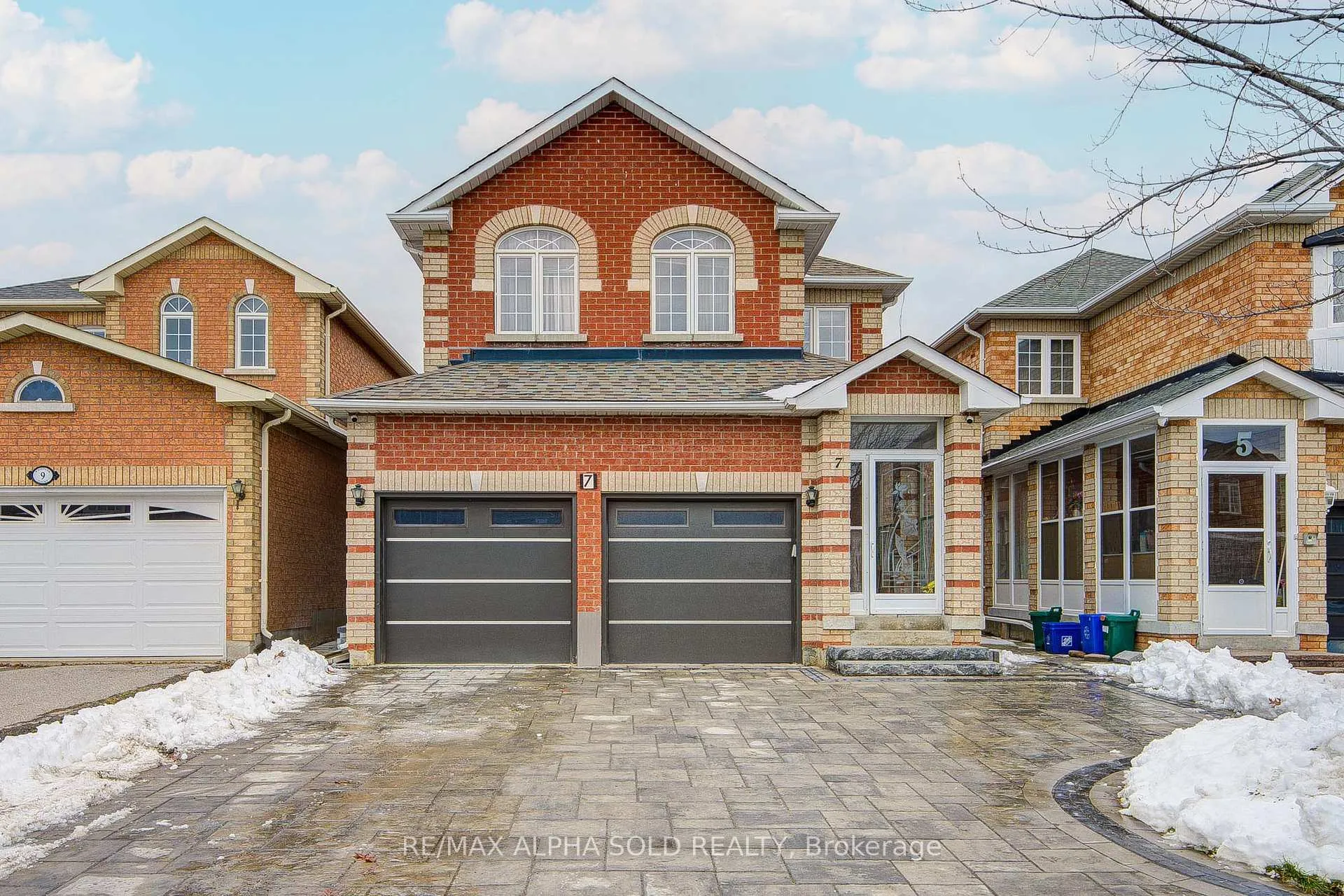 Photo 1 of 7 Whistler Court, Markham, Milliken Mills West — HOMEH
