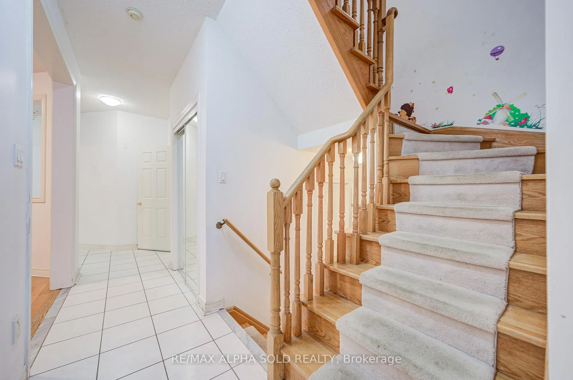 Photo 8 of 7 Whistler Court, Markham, Milliken Mills West — HOMEH