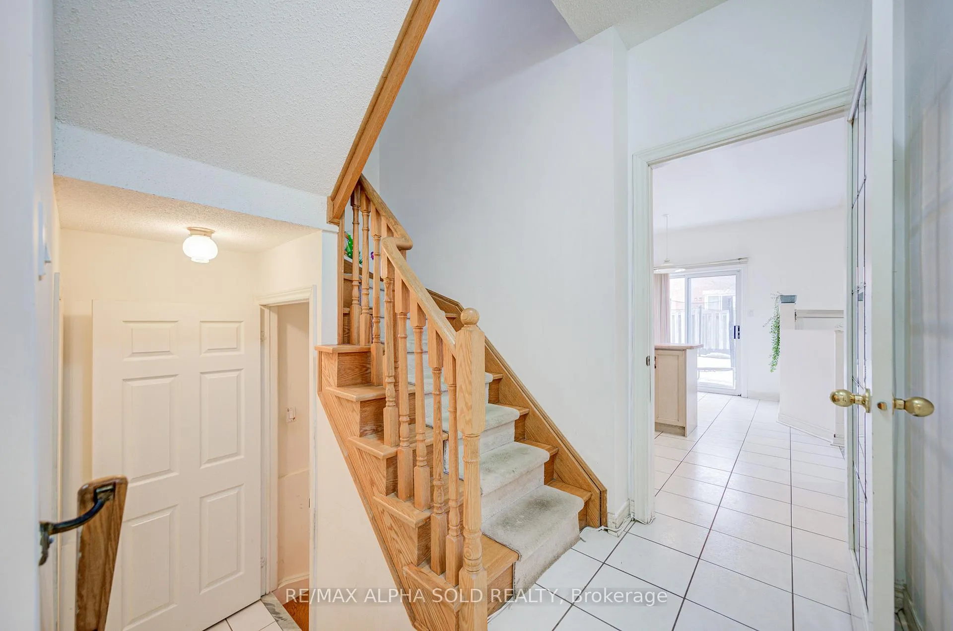 Photo 9 of 7 Whistler Court, Markham, Milliken Mills West — HOMEH
