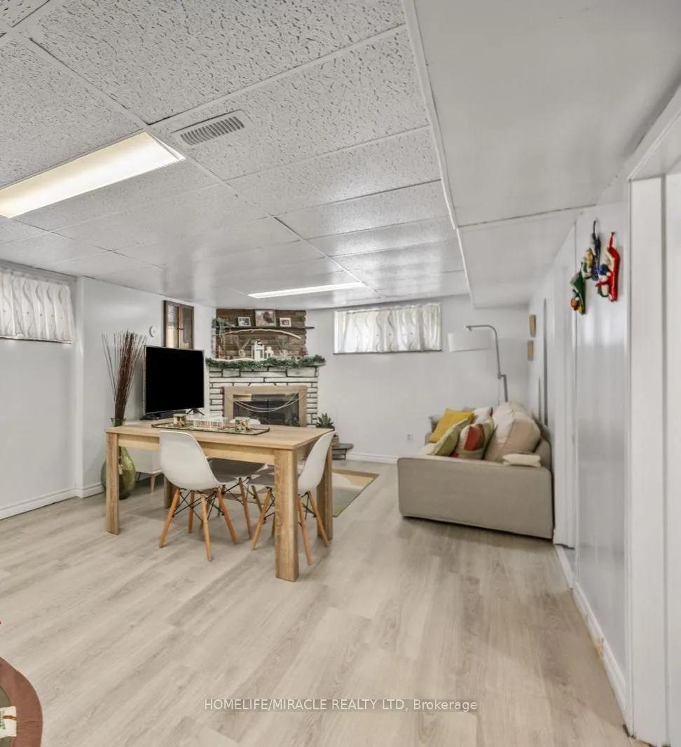 Photo 24 of 78 Cherrylawn Avenue, North York, Humber Summit — HOMEH