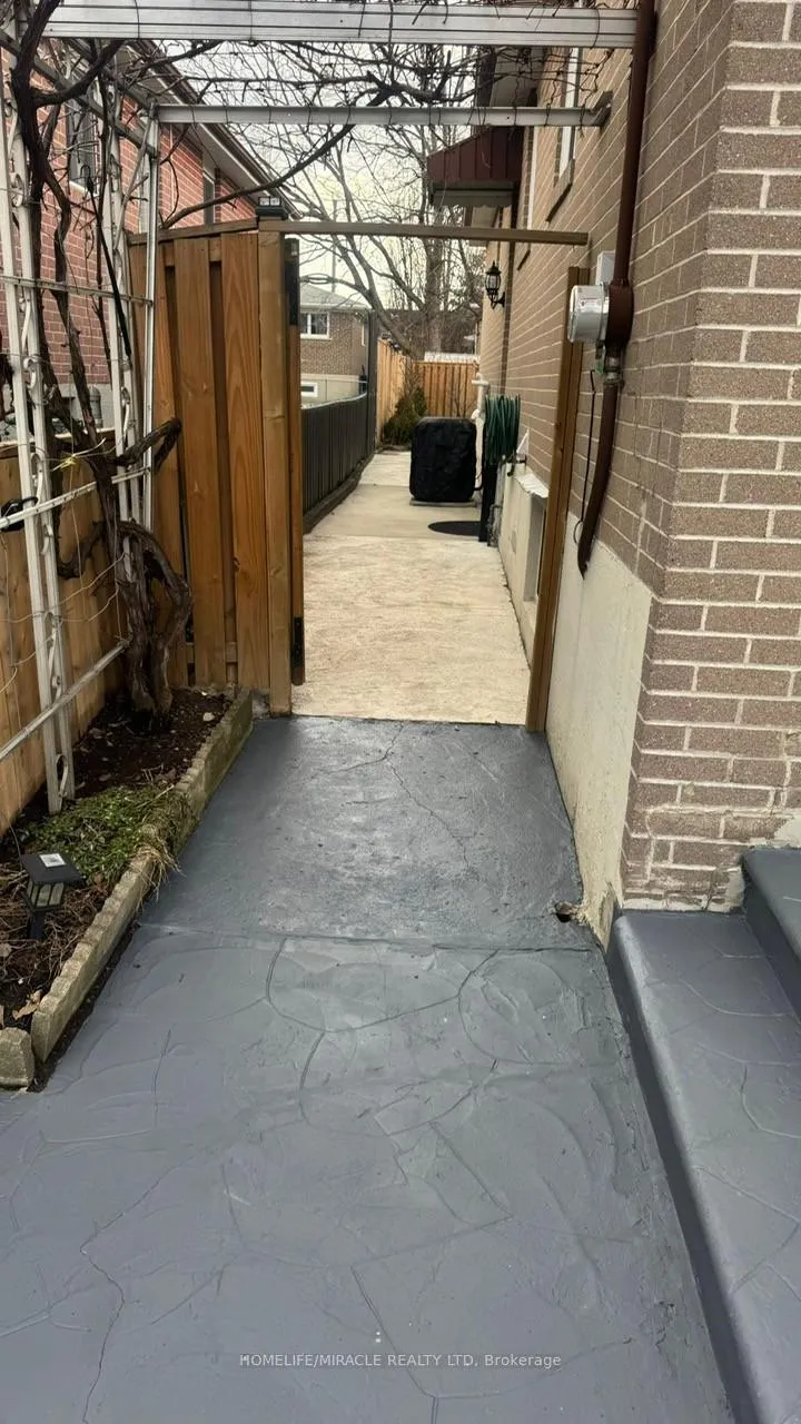 Photo 31 of 78 Cherrylawn Avenue, North York, Humber Summit — HOMEH
