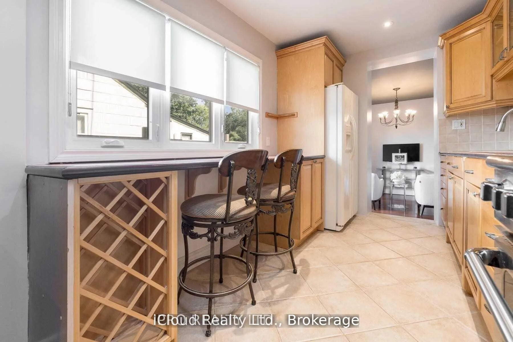 Photo 4 of 18 Sunset Boulevard, Brampton, Brampton West — HOMEH