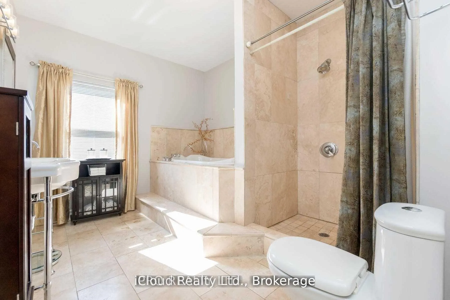 Photo 17 of 18 Sunset Boulevard, Brampton, Brampton West — HOMEH