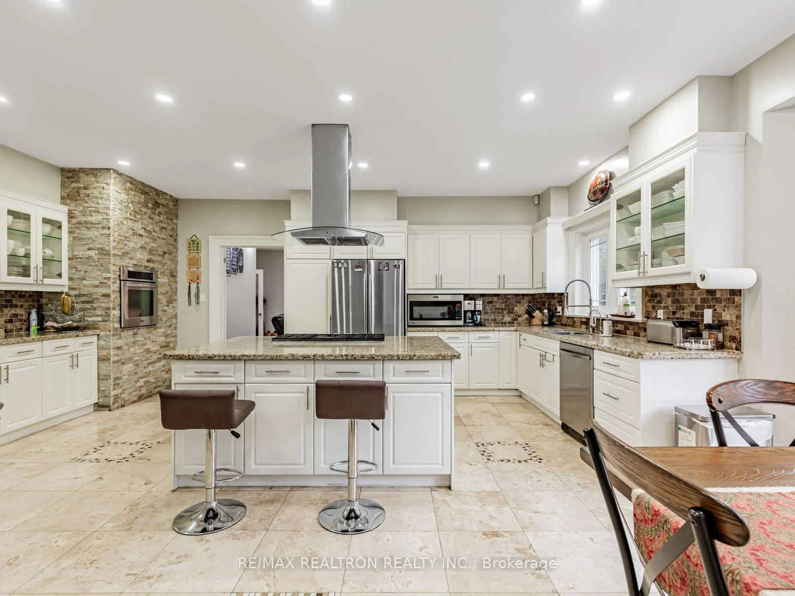 Photo 14 of 33 Carolwood Crescent, Markham, Rouge River Estates — HOMEH