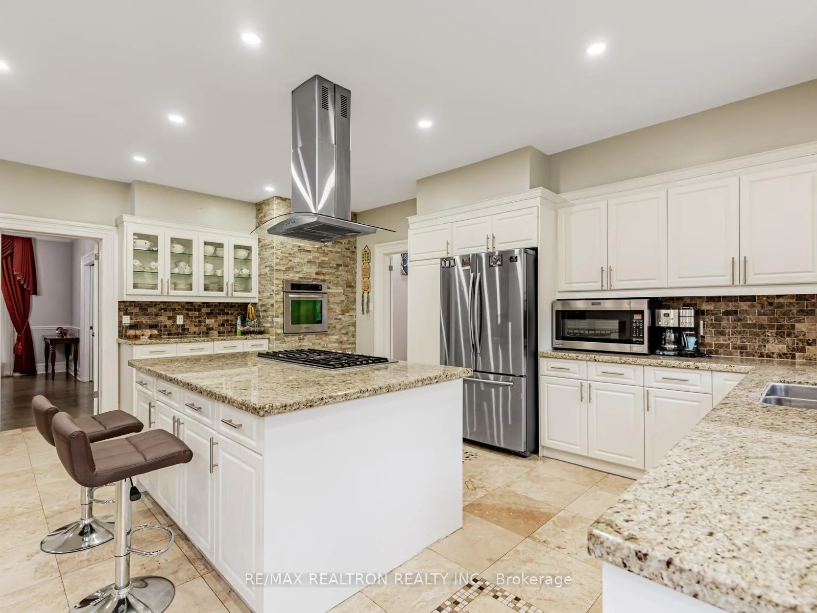 Photo 15 of 33 Carolwood Crescent, Markham, Rouge River Estates — HOMEH