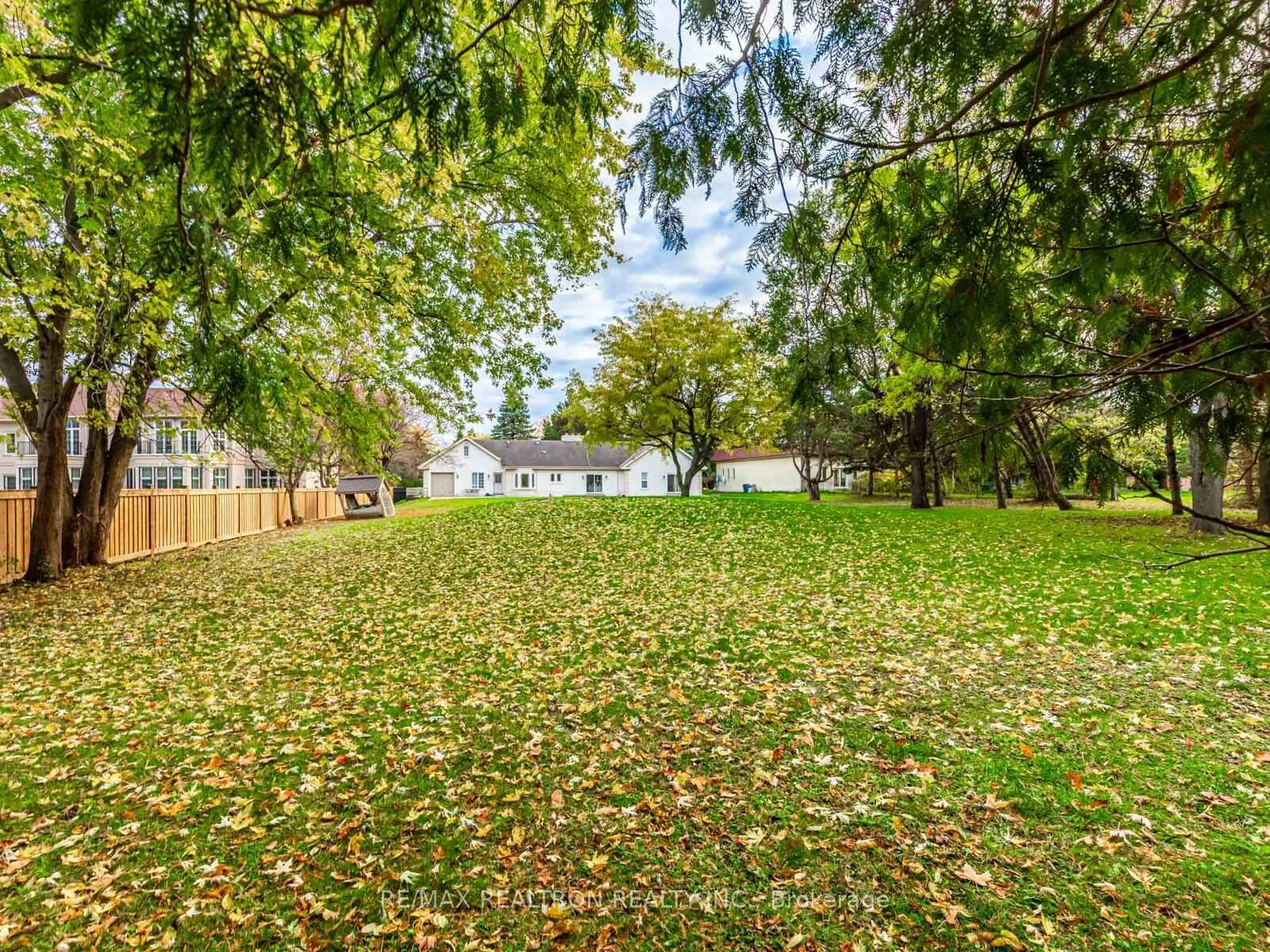Photo 34 of 33 Carolwood Crescent, Markham, Rouge River Estates — HOMEH