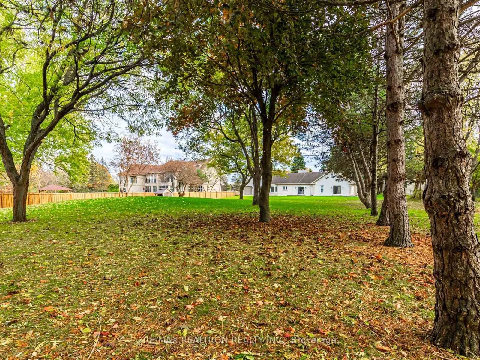 Photo 35 of 33 Carolwood Crescent, Markham, Rouge River Estates — HOMEH