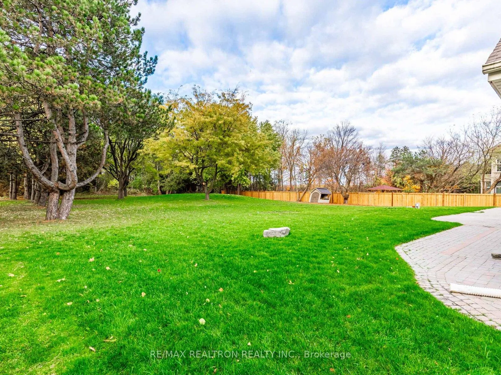 Photo 37 of 33 Carolwood Crescent, Markham, Rouge River Estates — HOMEH