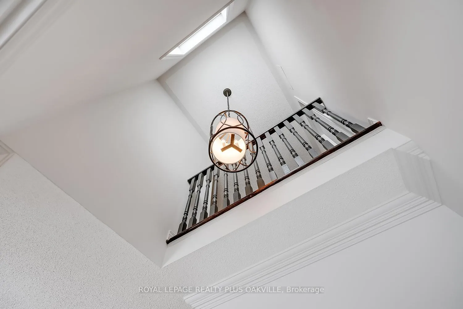 Photo 4 of 2083 Jaguar Lane, Oakville, Westmount — HOMEH