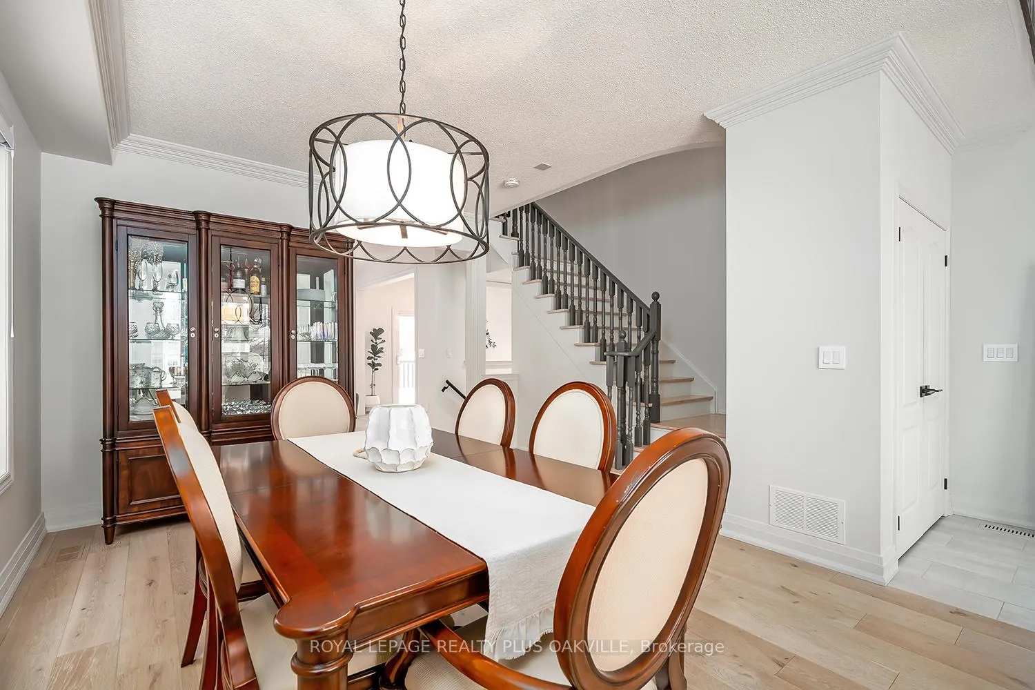 Photo 8 of 2083 Jaguar Lane, Oakville, Westmount — HOMEH