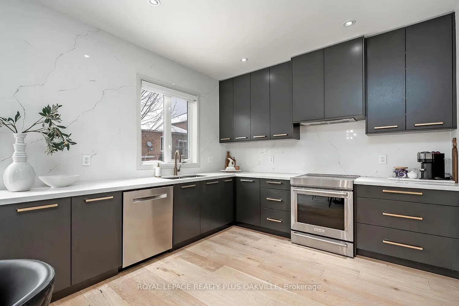 Photo 21 of 2083 Jaguar Lane, Oakville, Westmount — HOMEH