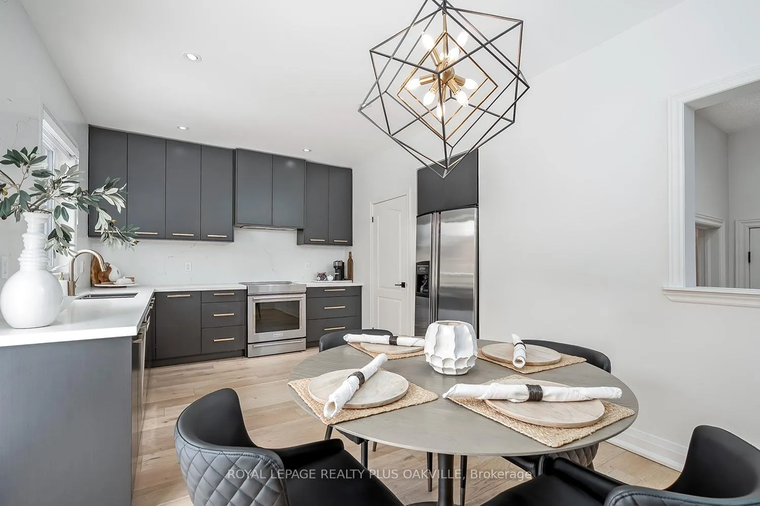 Photo 24 of 2083 Jaguar Lane, Oakville, Westmount — HOMEH