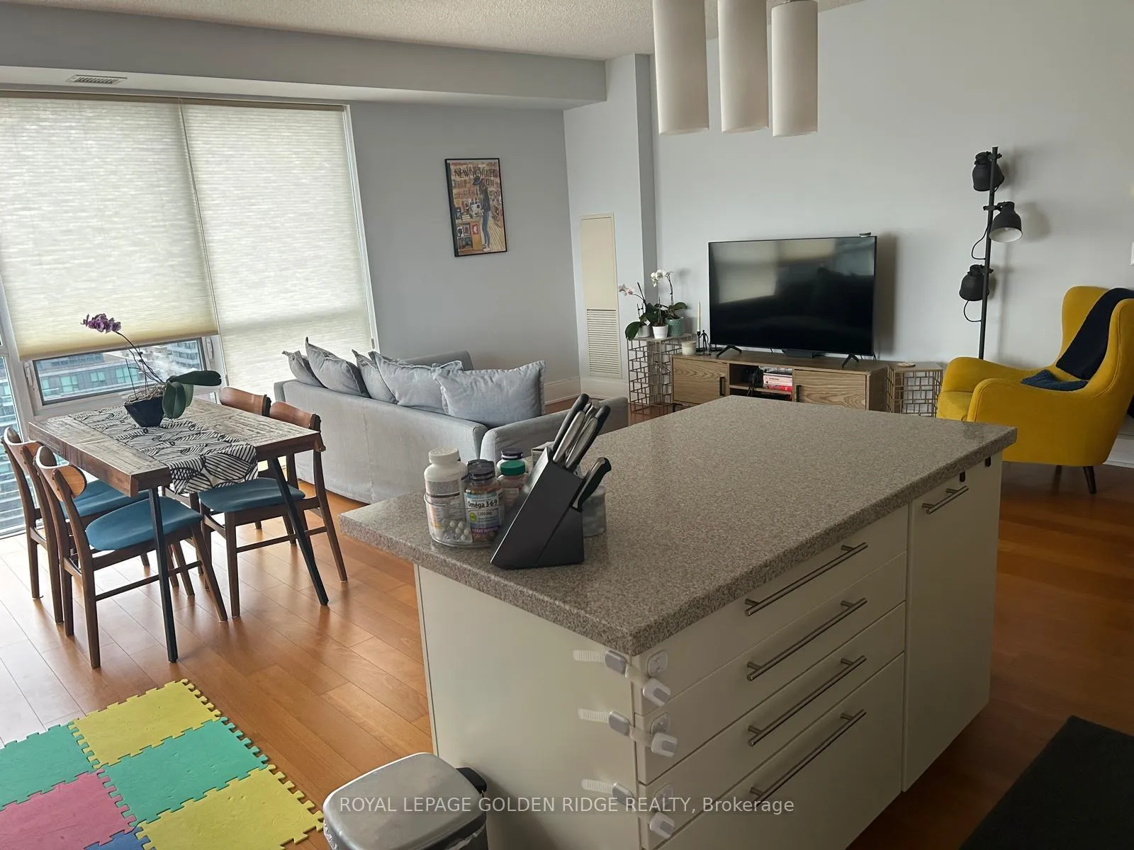 Photo 2 of Unit 1921, 70 Roehampton Avenue, Toronto, Mount Pleasant East — HOMEH