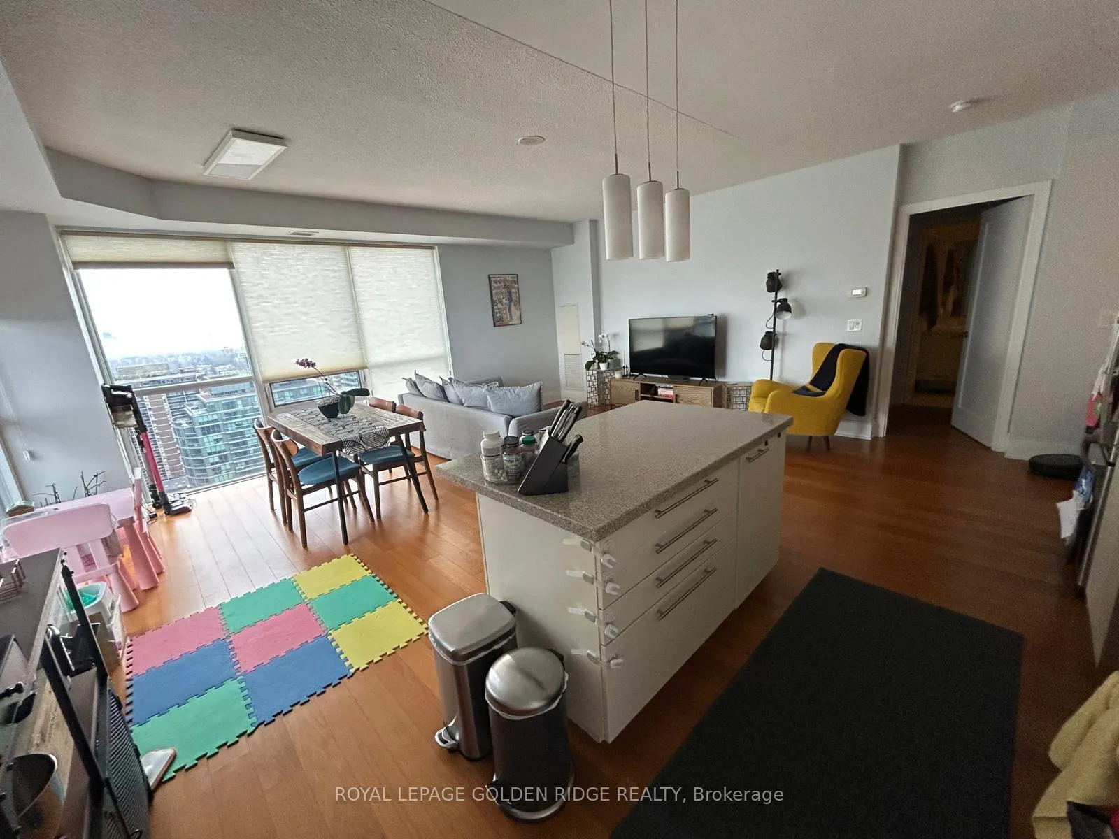 Photo 6 of Unit 1921, 70 Roehampton Avenue, Toronto, Mount Pleasant East — HOMEH