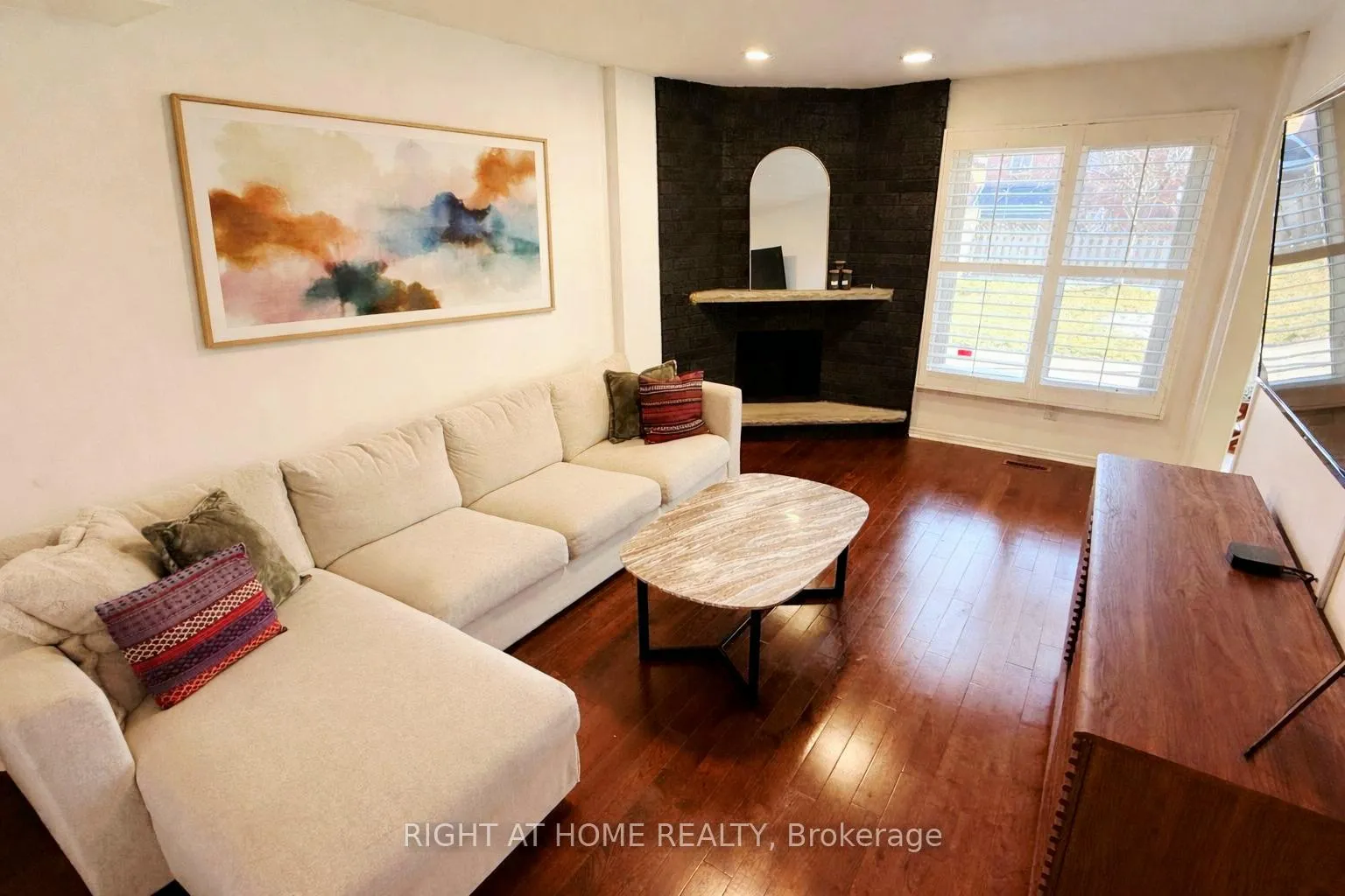 Photo 3 of 94 Afton Crescent, Vaughan, Maple — HOMEH