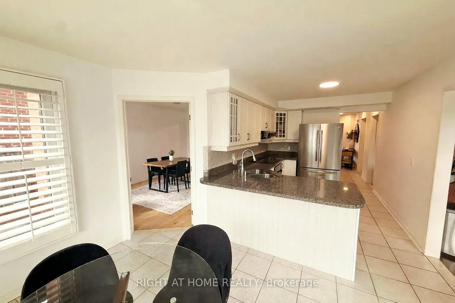 Photo 8 of 94 Afton Crescent, Vaughan, Maple — HOMEH
