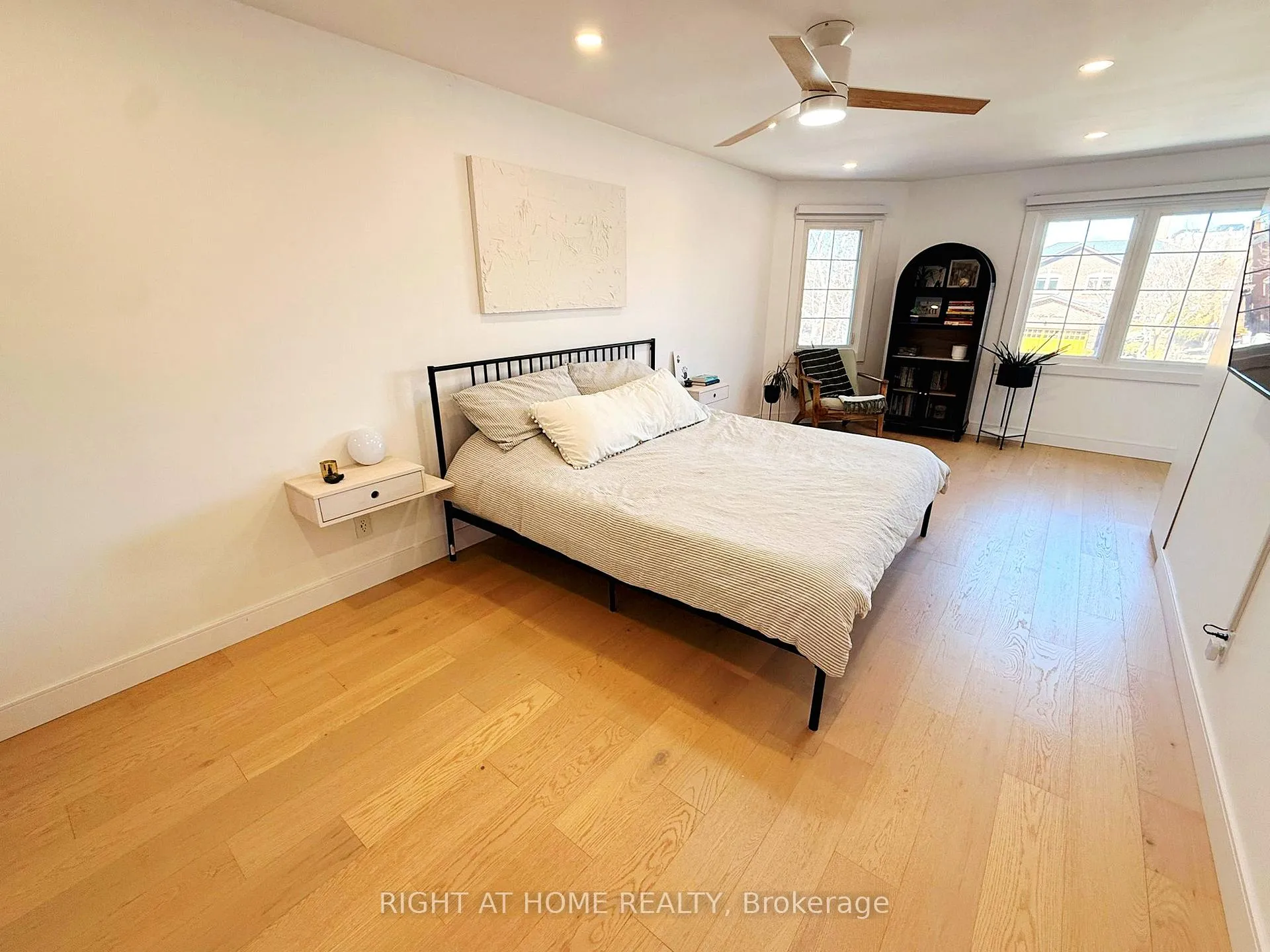 Photo 9 of 94 Afton Crescent, Vaughan, Maple — HOMEH