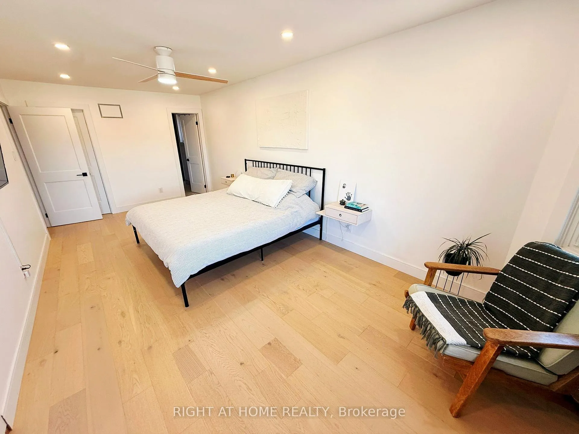 Photo 10 of 94 Afton Crescent, Vaughan, Maple — HOMEH