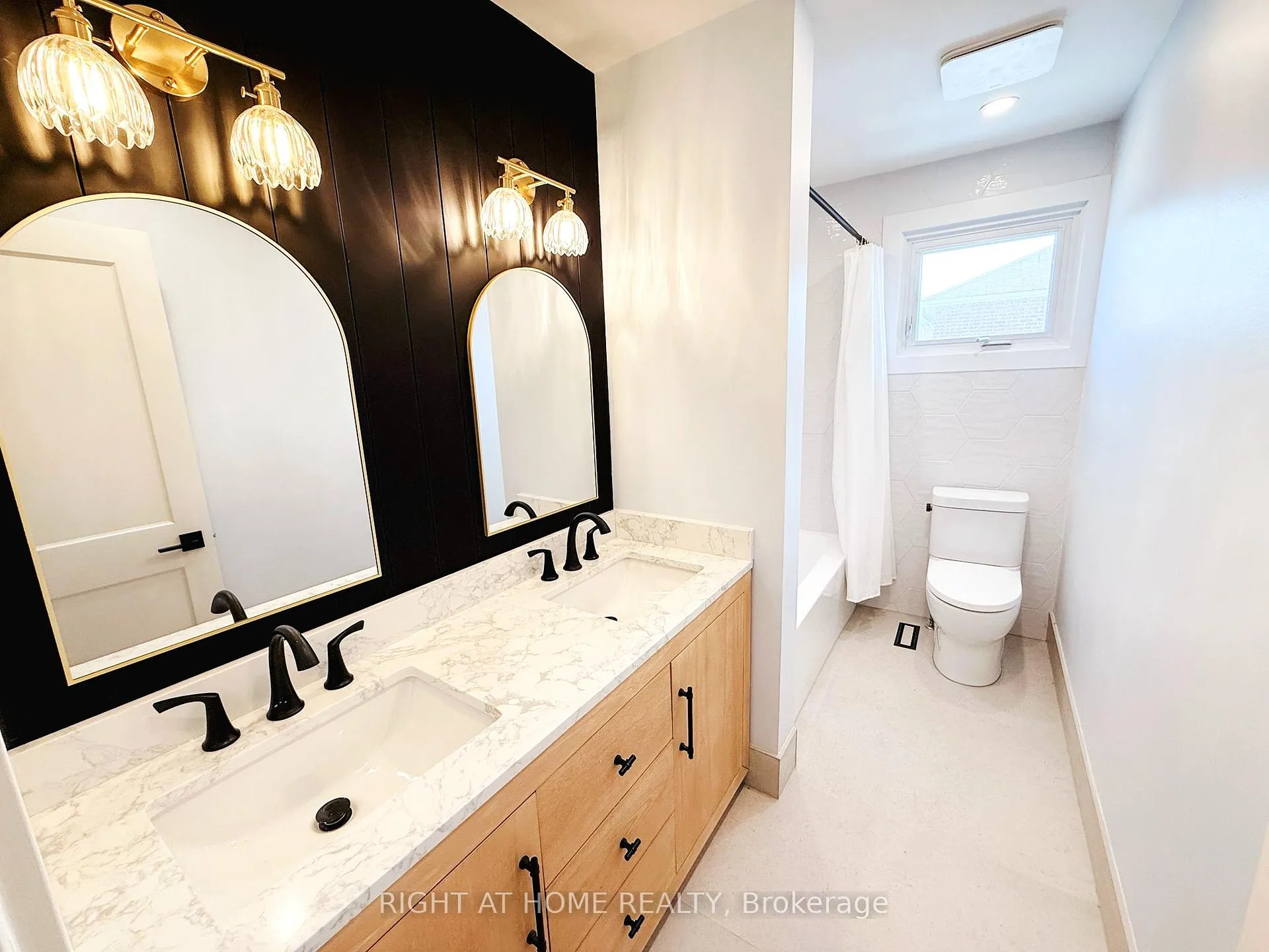 Photo 18 of 94 Afton Crescent, Vaughan, Maple — HOMEH