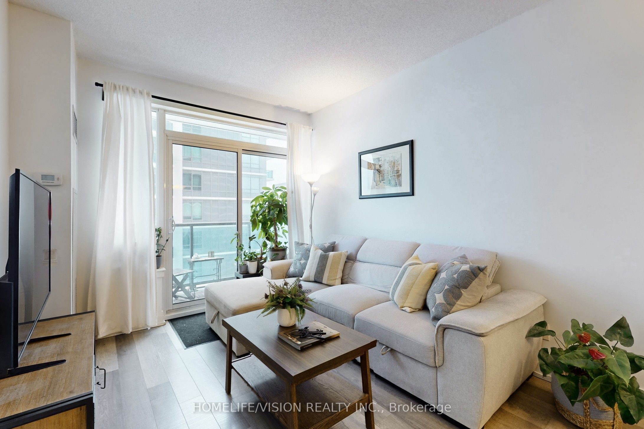 Photo 9 of Unit 1403, 7165 Yonge Street, Markham, Grandview — HOMEH