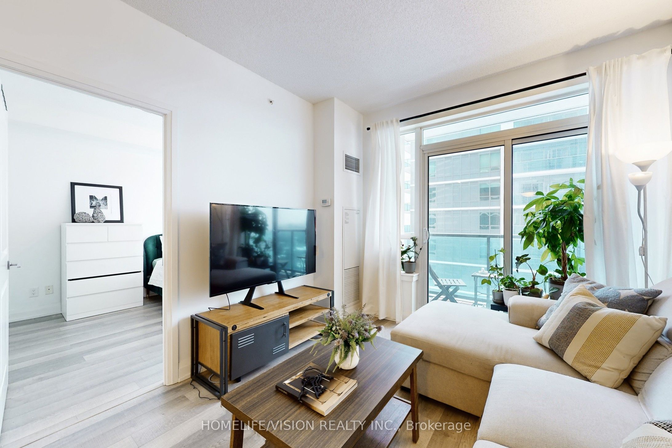 Photo 10 of Unit 1403, 7165 Yonge Street, Markham, Grandview — HOMEH