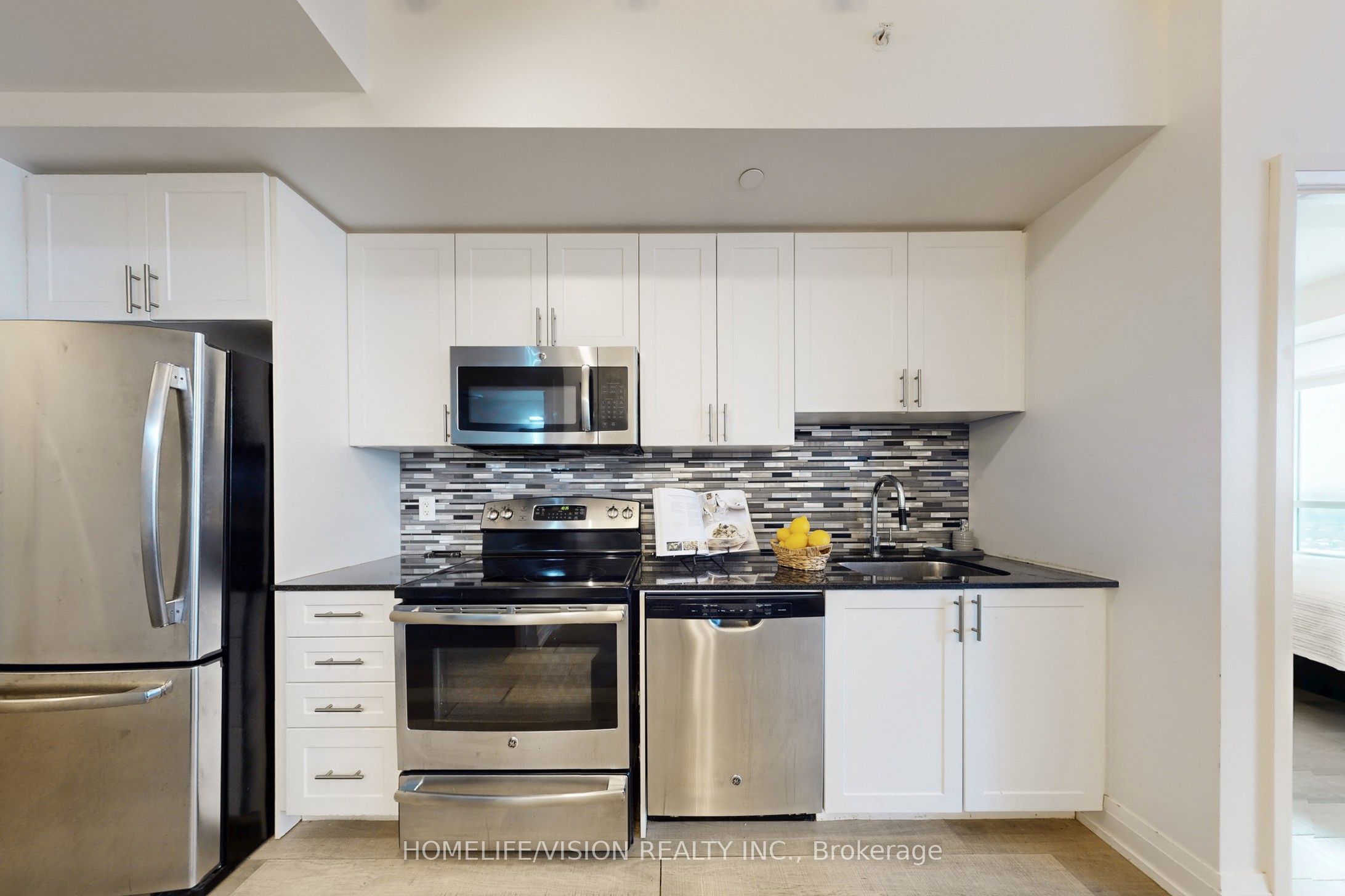 Photo 13 of Unit 1403, 7165 Yonge Street, Markham, Grandview — HOMEH