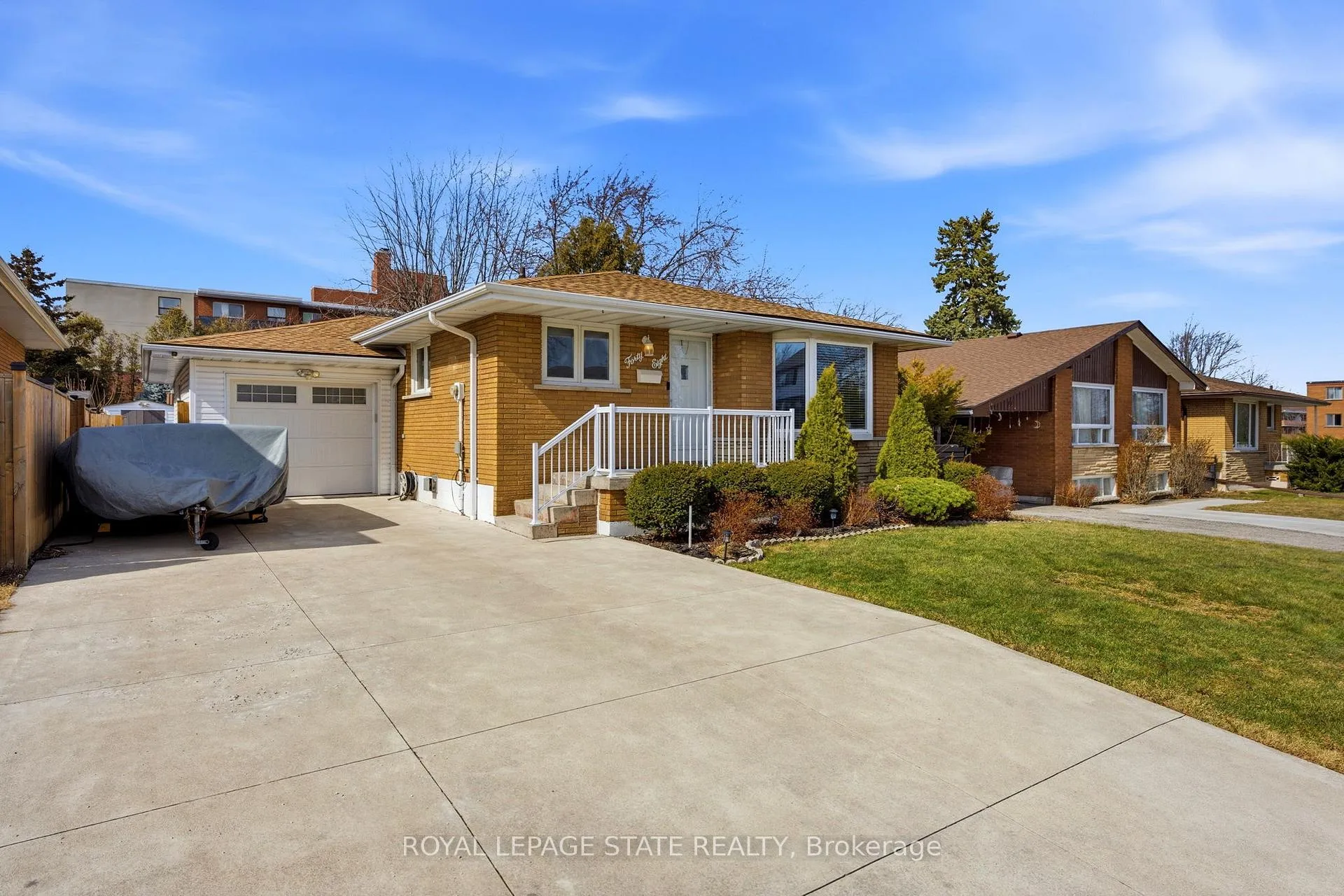 Photo 3 of 48 Champlain Avenue, Hamilton, Greenford — HOMEH