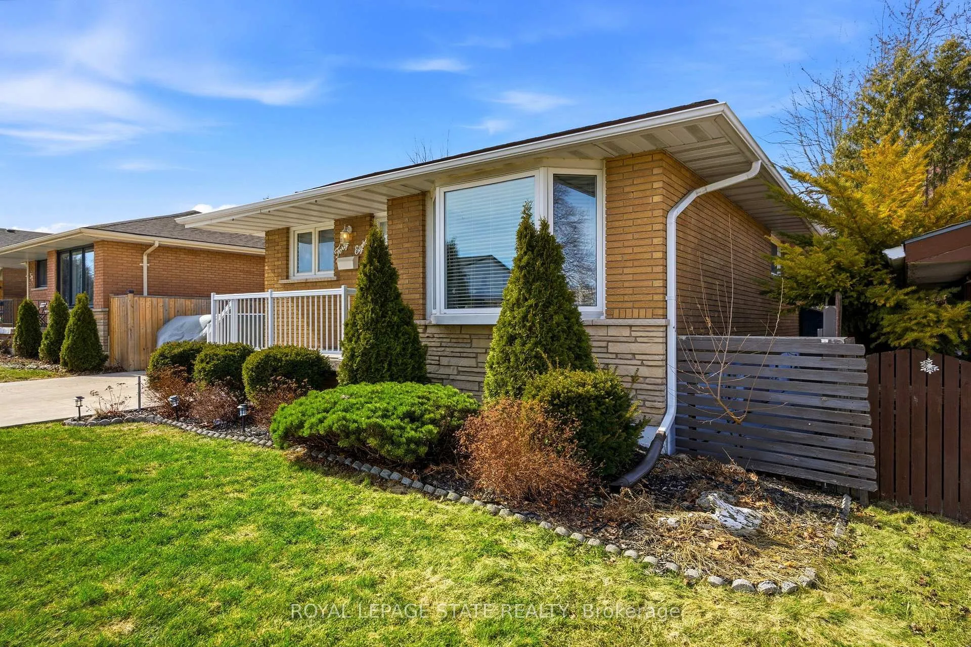 Photo 4 of 48 Champlain Avenue, Hamilton, Greenford — HOMEH