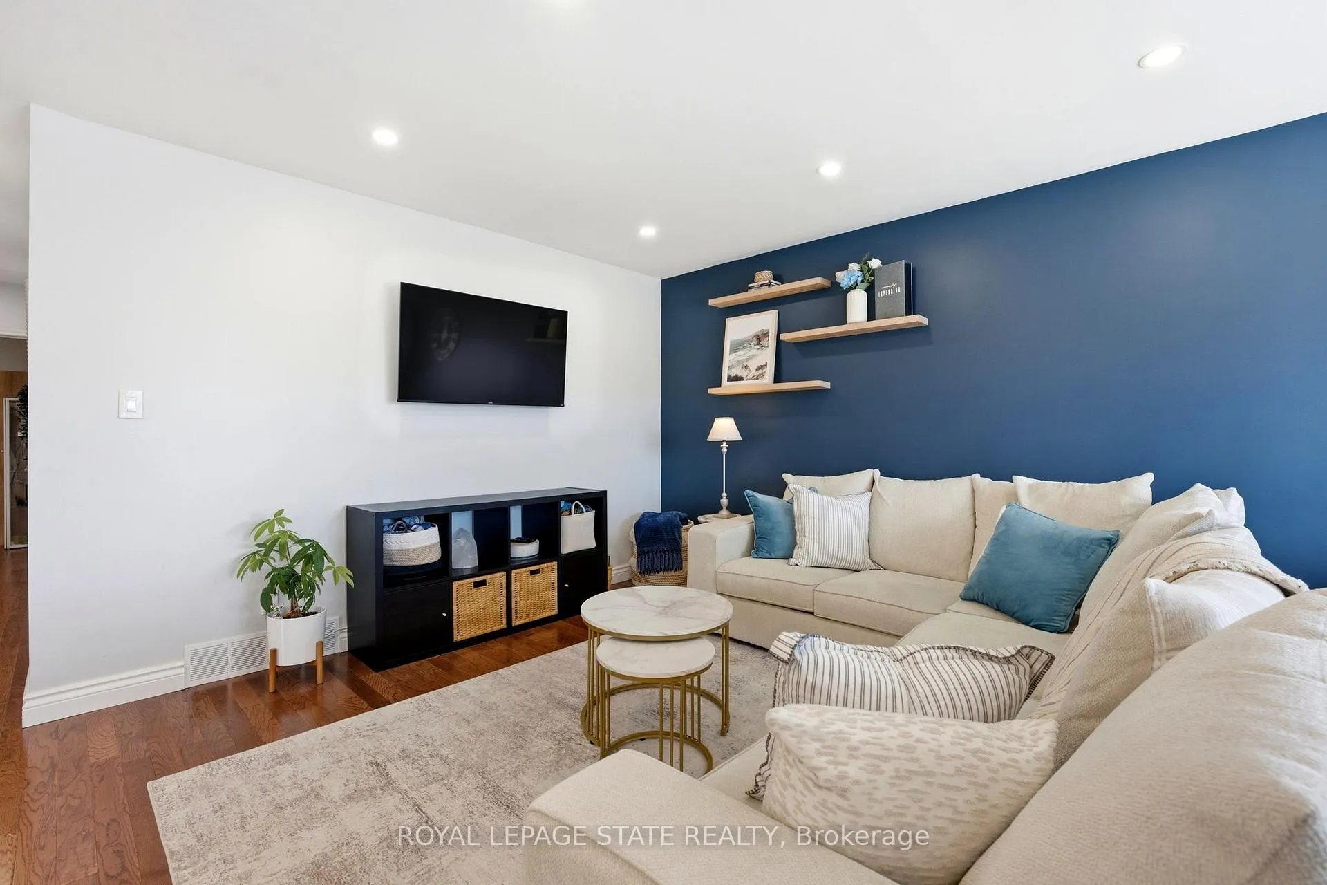 Photo 8 of 48 Champlain Avenue, Hamilton, Greenford — HOMEH