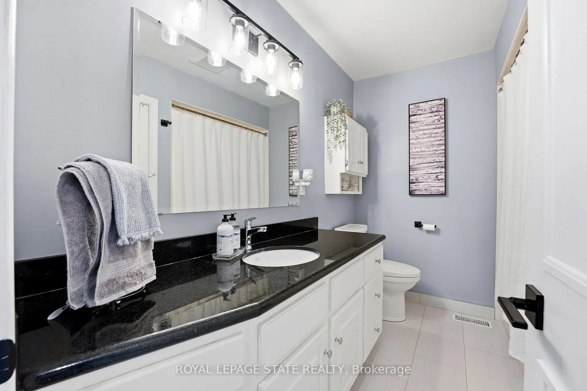 Photo 22 of 48 Champlain Avenue, Hamilton, Greenford — HOMEH