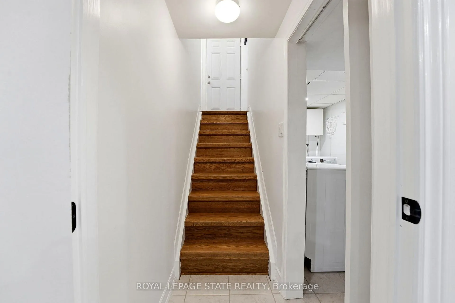 Photo 23 of 48 Champlain Avenue, Hamilton, Greenford — HOMEH