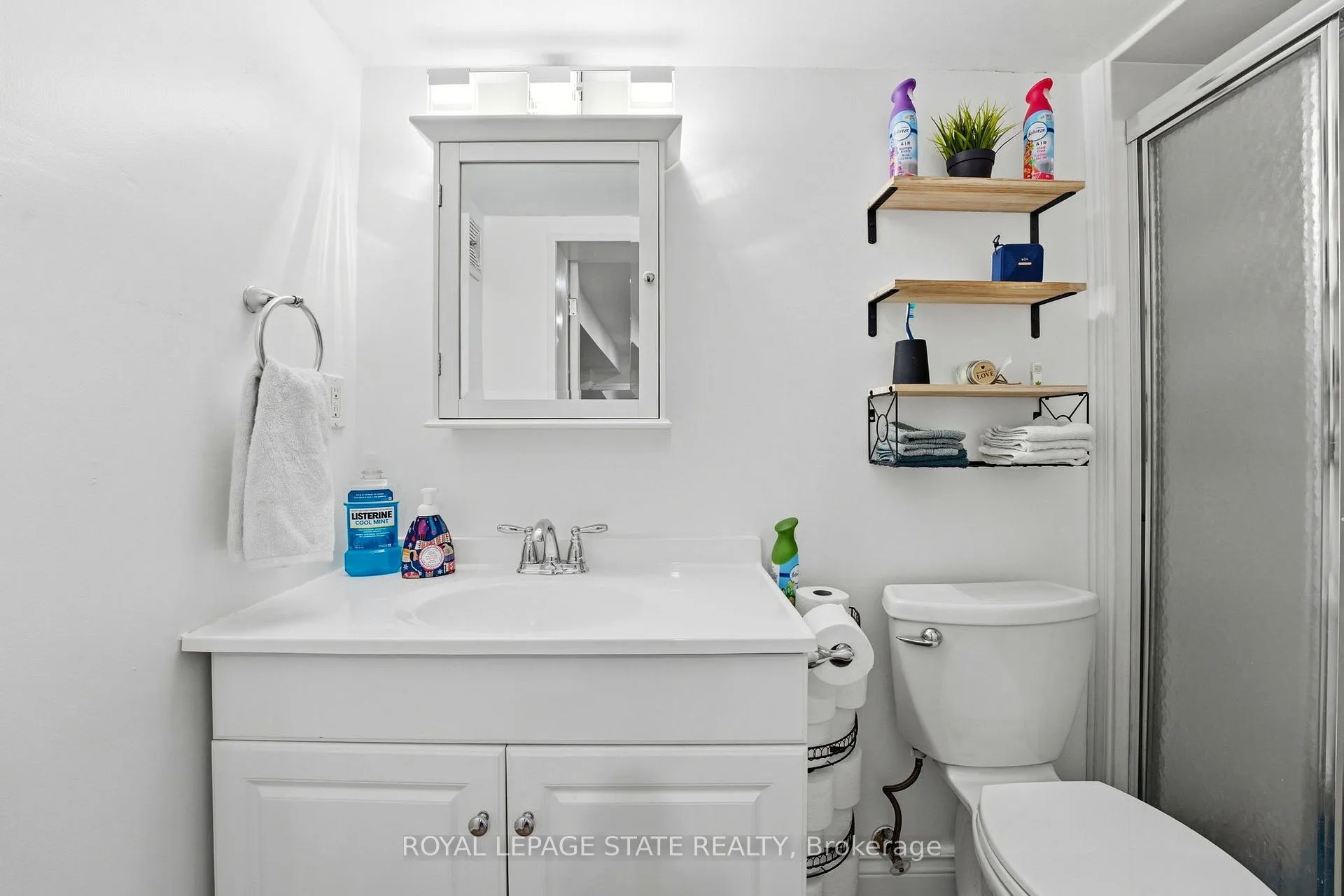 Photo 25 of 48 Champlain Avenue, Hamilton, Greenford — HOMEH