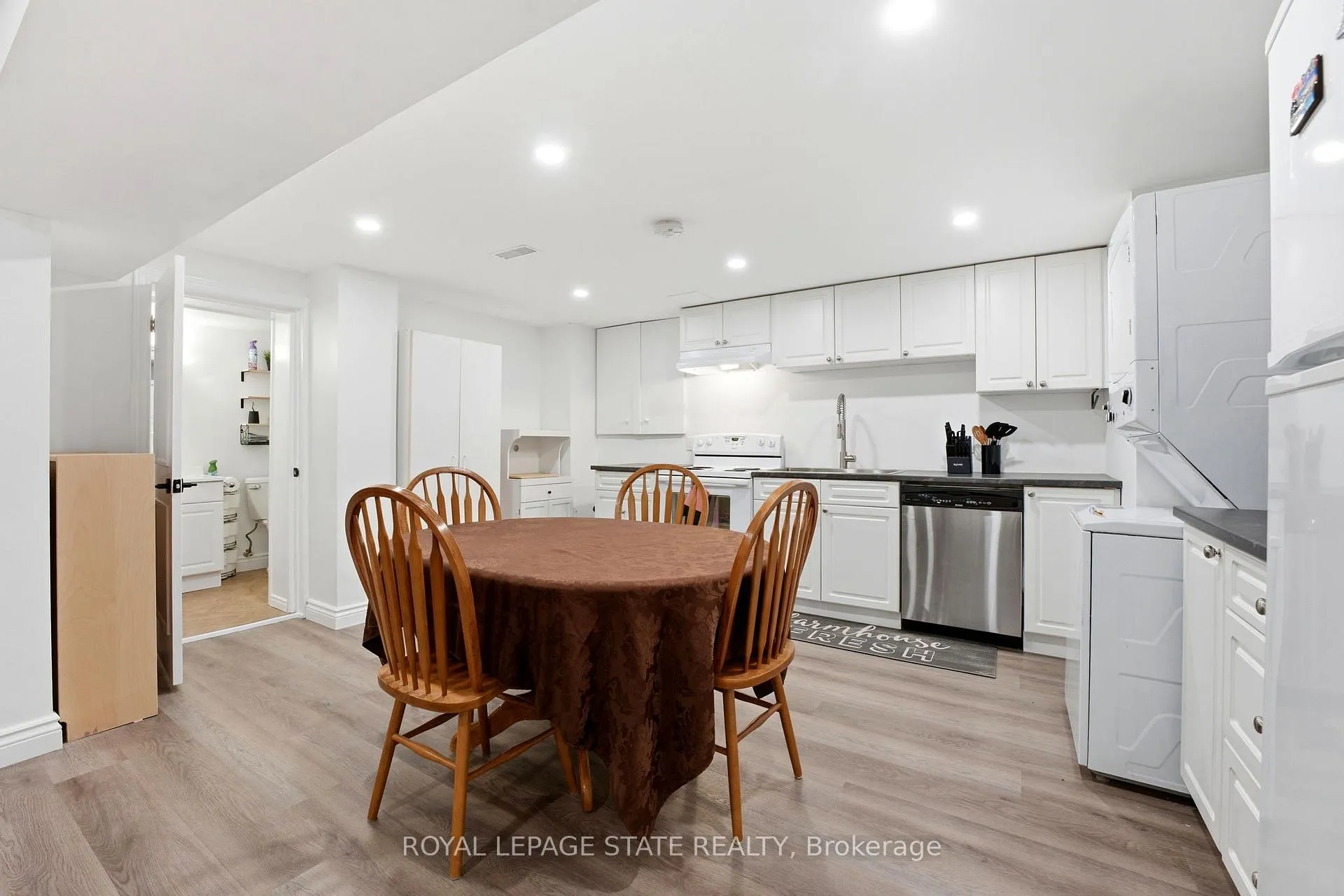 Photo 28 of 48 Champlain Avenue, Hamilton, Greenford — HOMEH