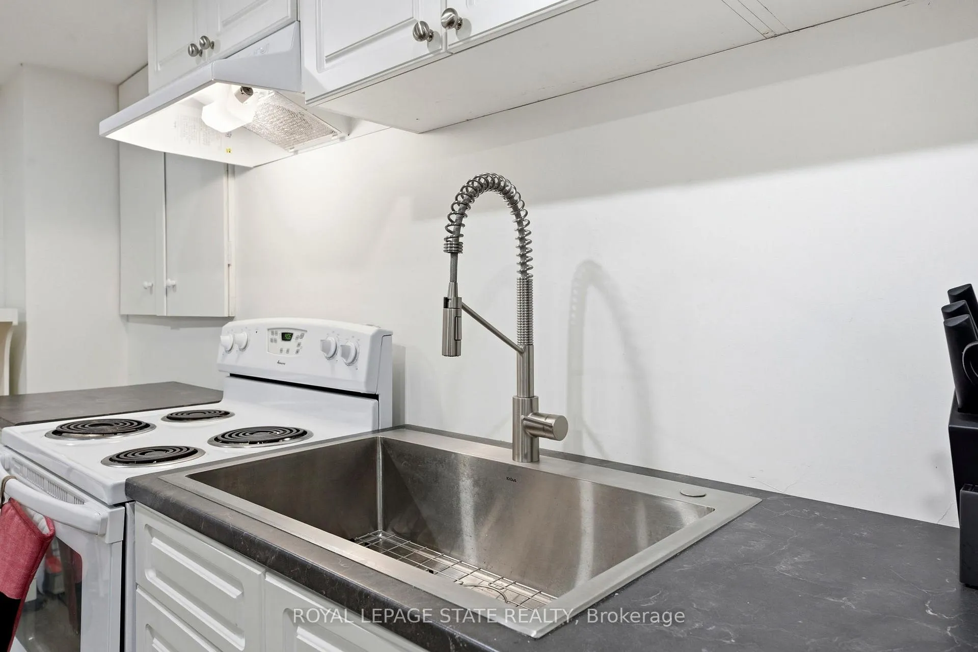 Photo 30 of 48 Champlain Avenue, Hamilton, Greenford — HOMEH