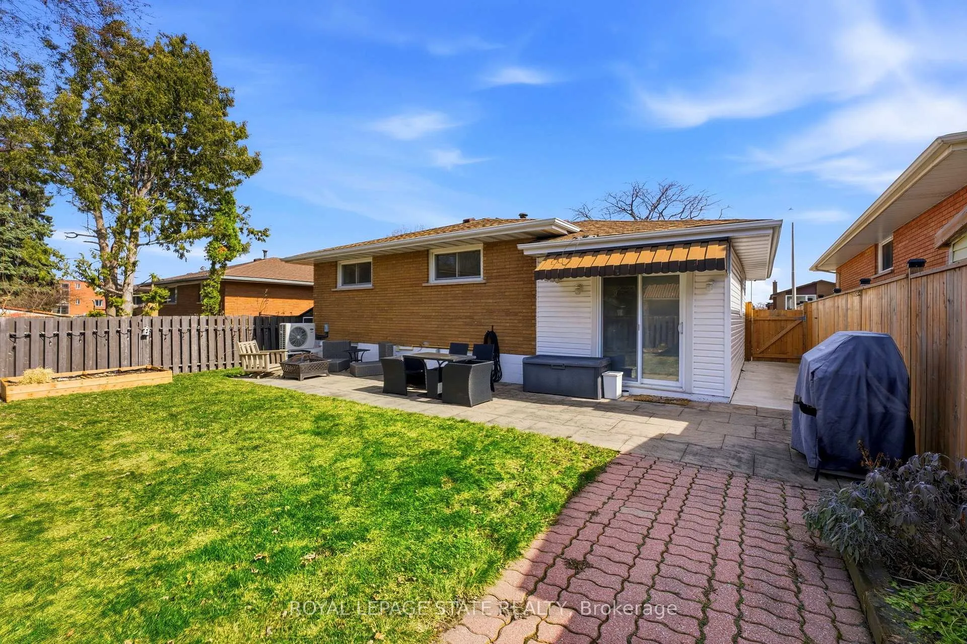 Photo 36 of 48 Champlain Avenue, Hamilton, Greenford — HOMEH