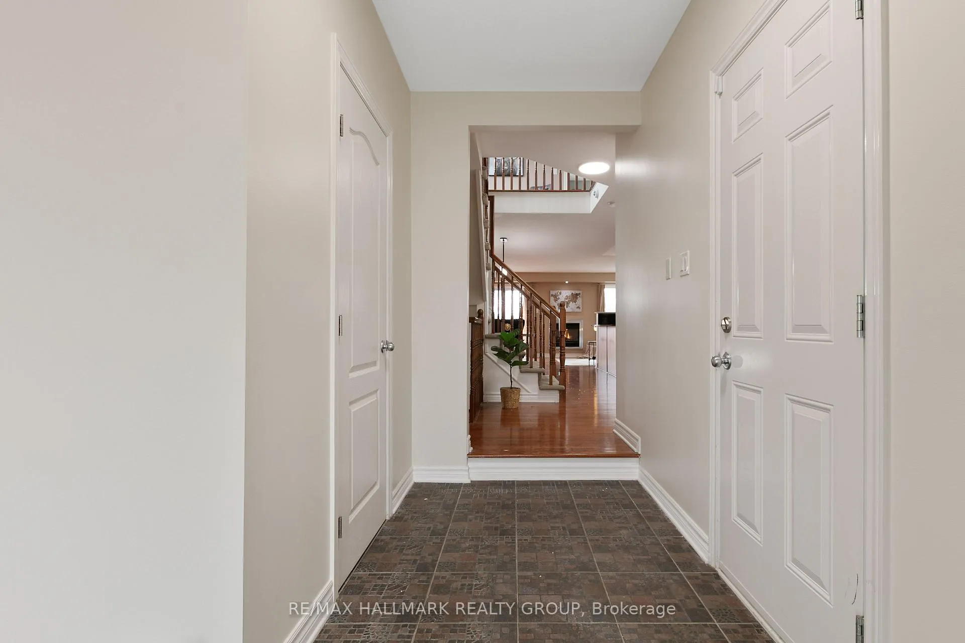Photo 2 of 4120 Kelly Farm Drive, Ottawa, Blossom Park/Kemp Park/Findlay Creek — HOMEH
