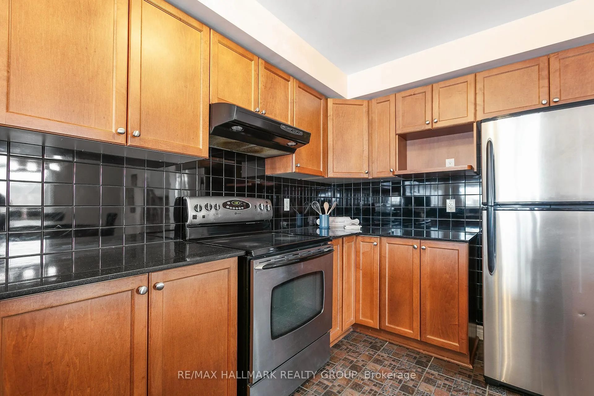 Photo 8 of 4120 Kelly Farm Drive, Ottawa, Blossom Park/Kemp Park/Findlay Creek — HOMEH