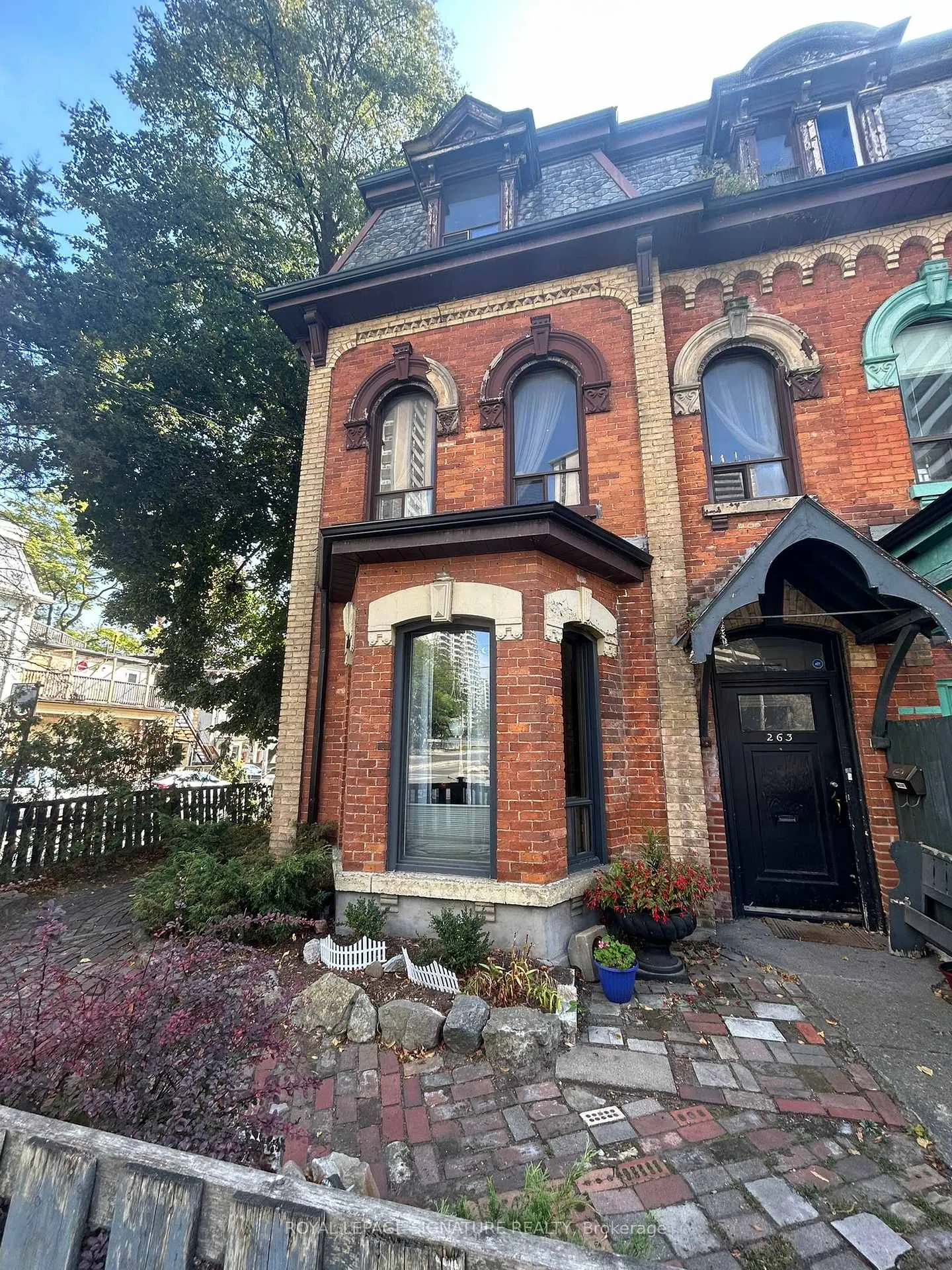Photo 1 of Unit Upper, 263 Wellesley Street E, Toronto, Cabbagetown-South St. James Town — HOMEH