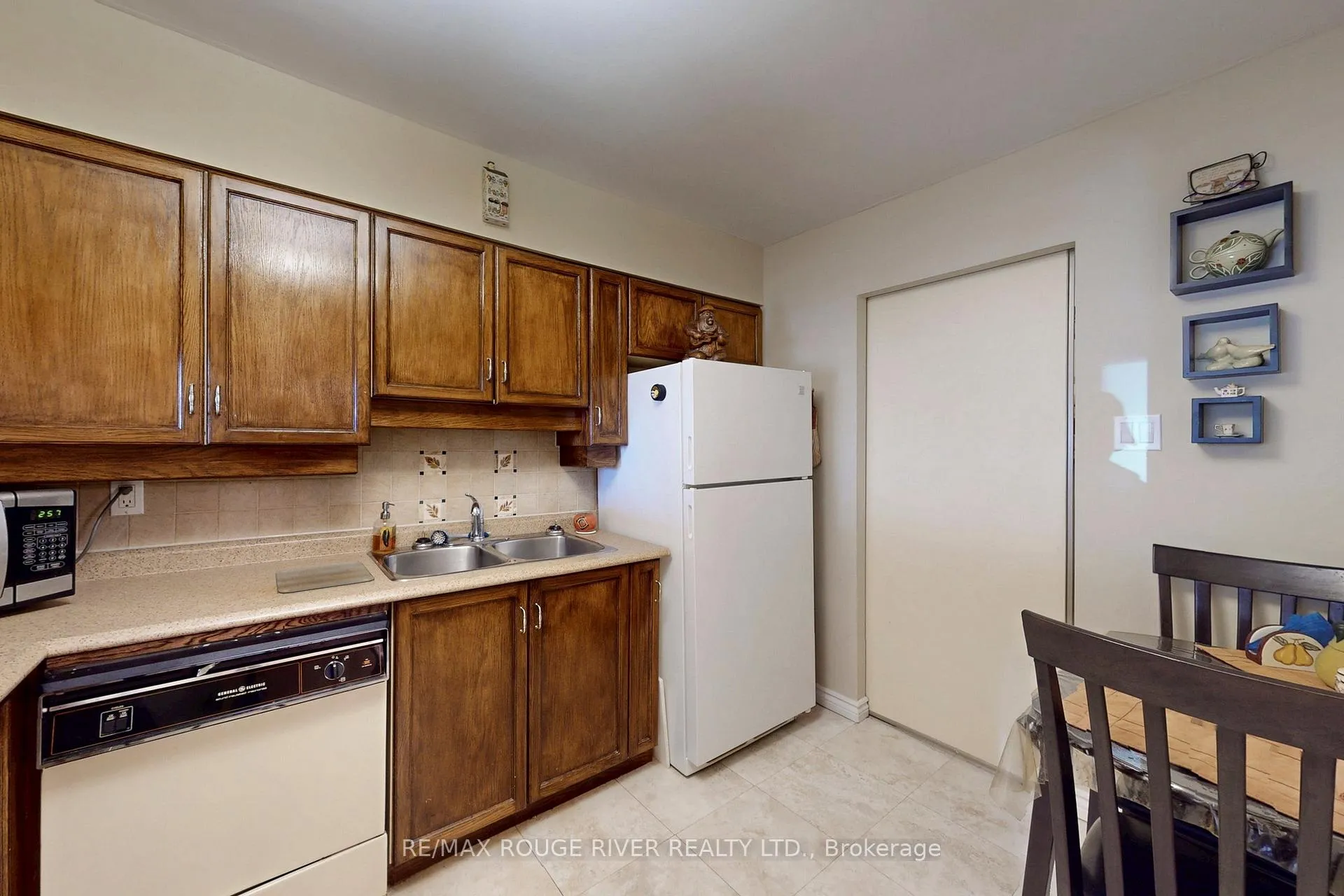 Photo 13 of Unit 207, 1890 Valley Farm Road, Pickering, Town Centre — HOMEH