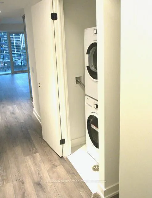 Photo 10 of Unit 406, 117 Broadway Avenue, Toronto, Mount Pleasant West — HOMEH