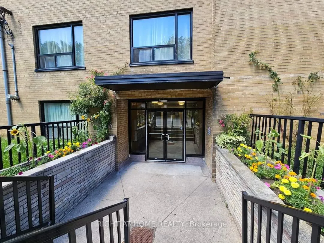 Photo 4 of Unit 104, 20 Cosburn Avenue, Toronto, East York — HOMEH