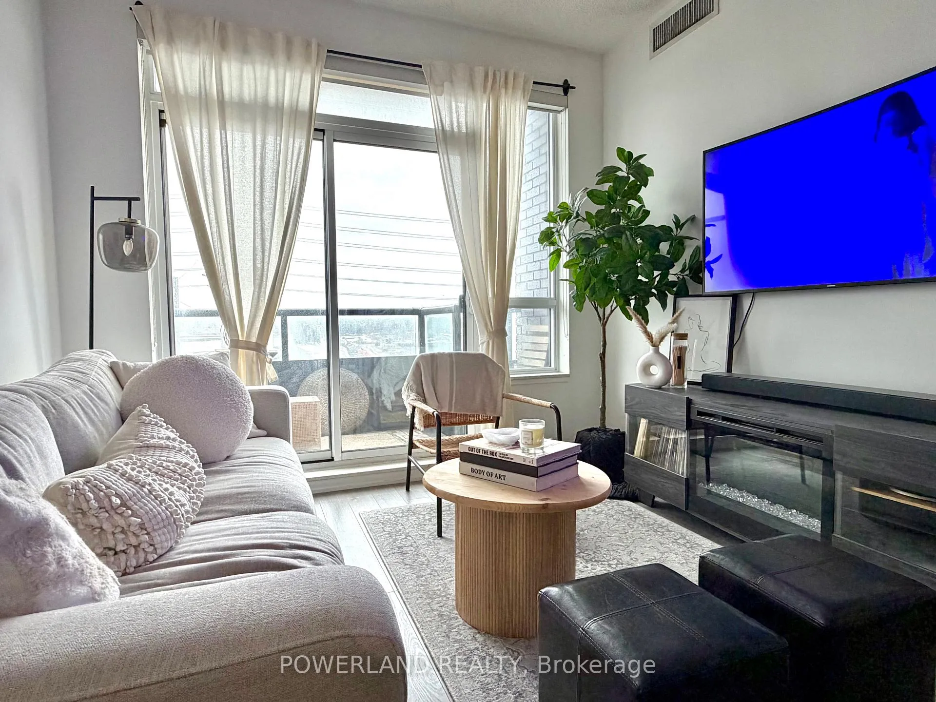 Photo 3 of Unit 521, 25 Water Walk Drive, Markham, Unionville — HOMEH