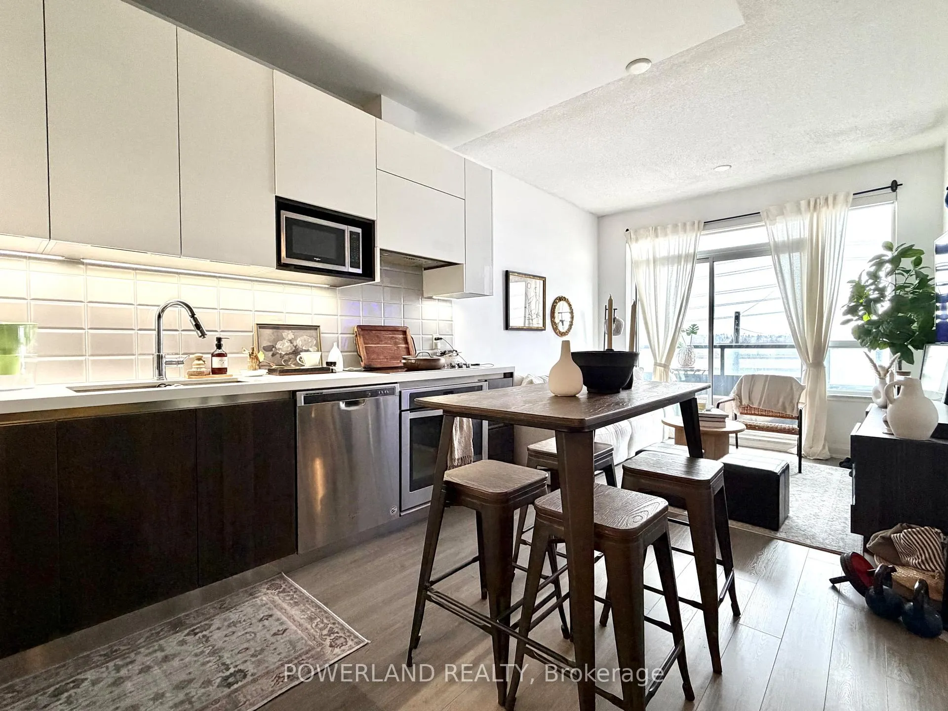 Photo 4 of Unit 521, 25 Water Walk Drive, Markham, Unionville — HOMEH