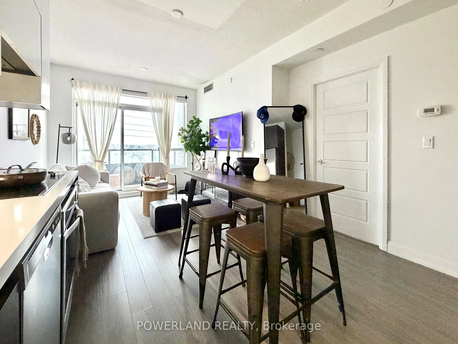 Photo 6 of Unit 521, 25 Water Walk Drive, Markham, Unionville — HOMEH