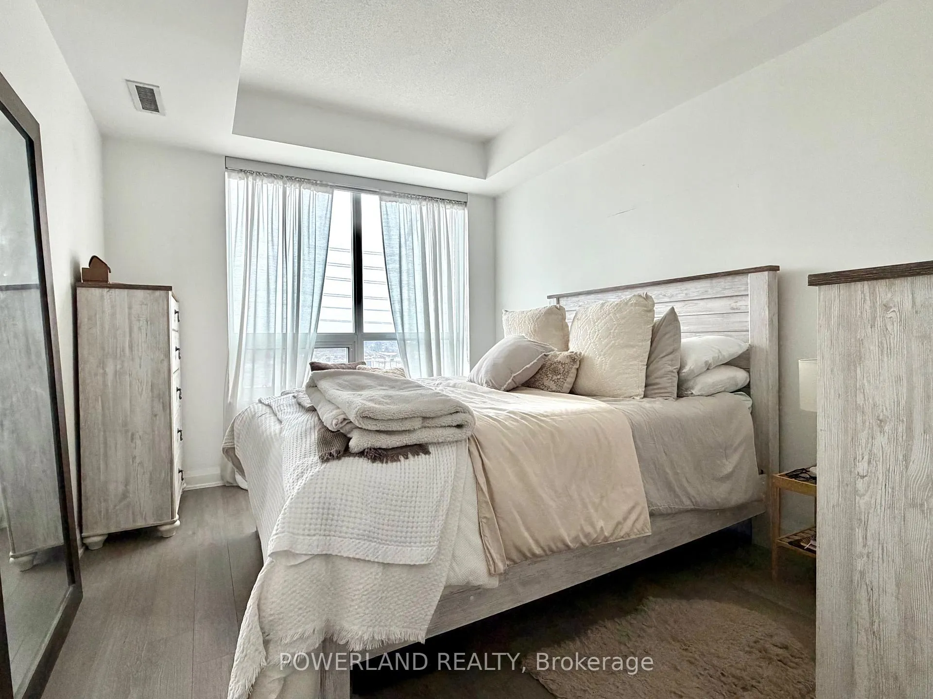 Photo 7 of Unit 521, 25 Water Walk Drive, Markham, Unionville — HOMEH